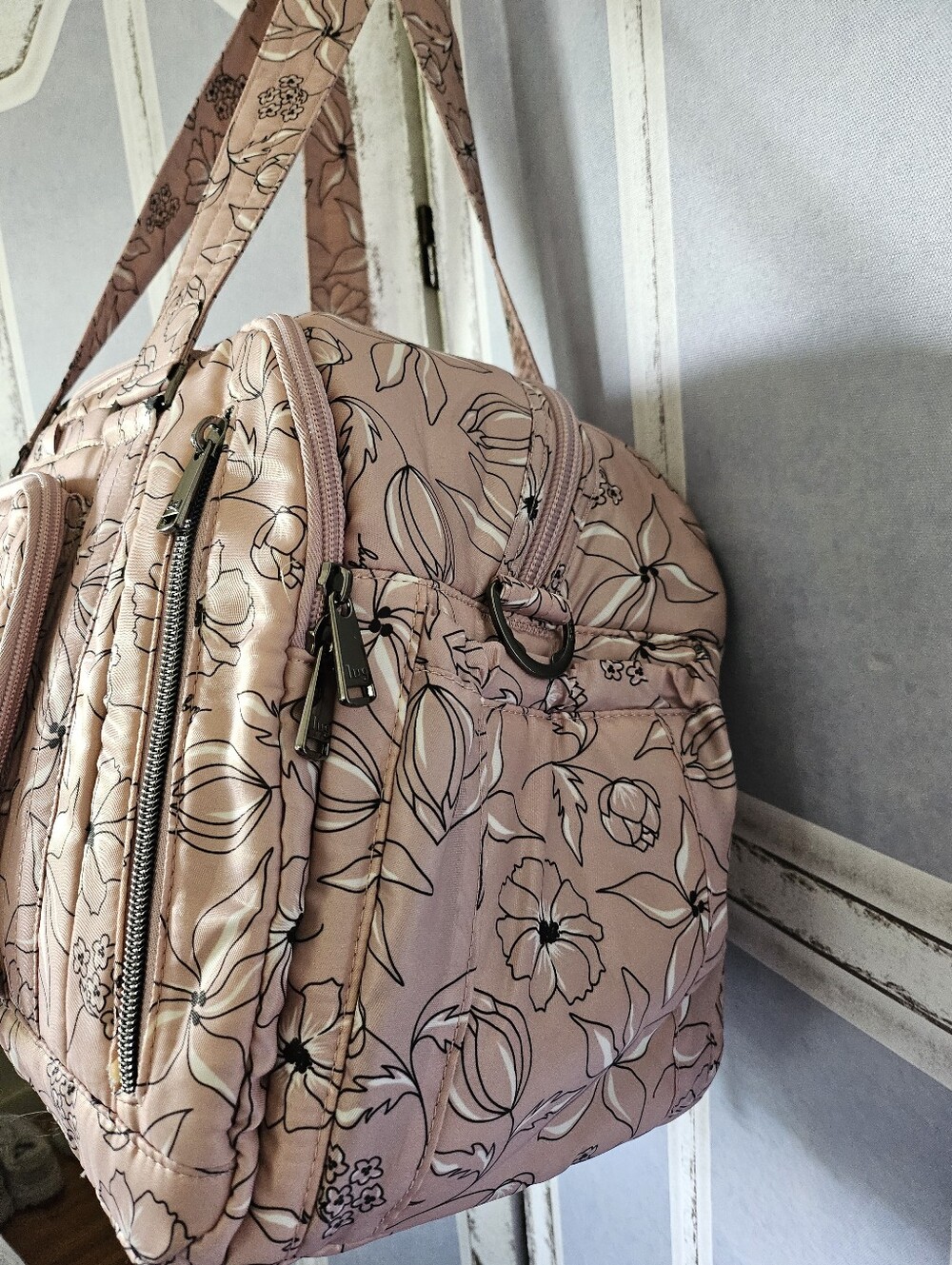$145 Retail Lug Propeller Weekender Duffel In Sketch Floral Blush - Picture 4 of 16